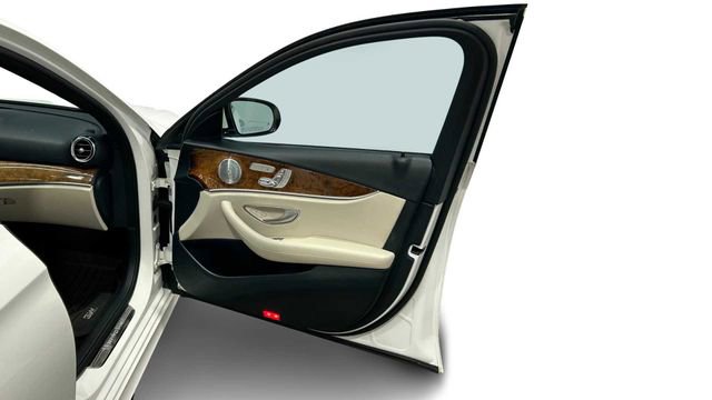 Used 2018 Mercedes-Benz E 300 image 9