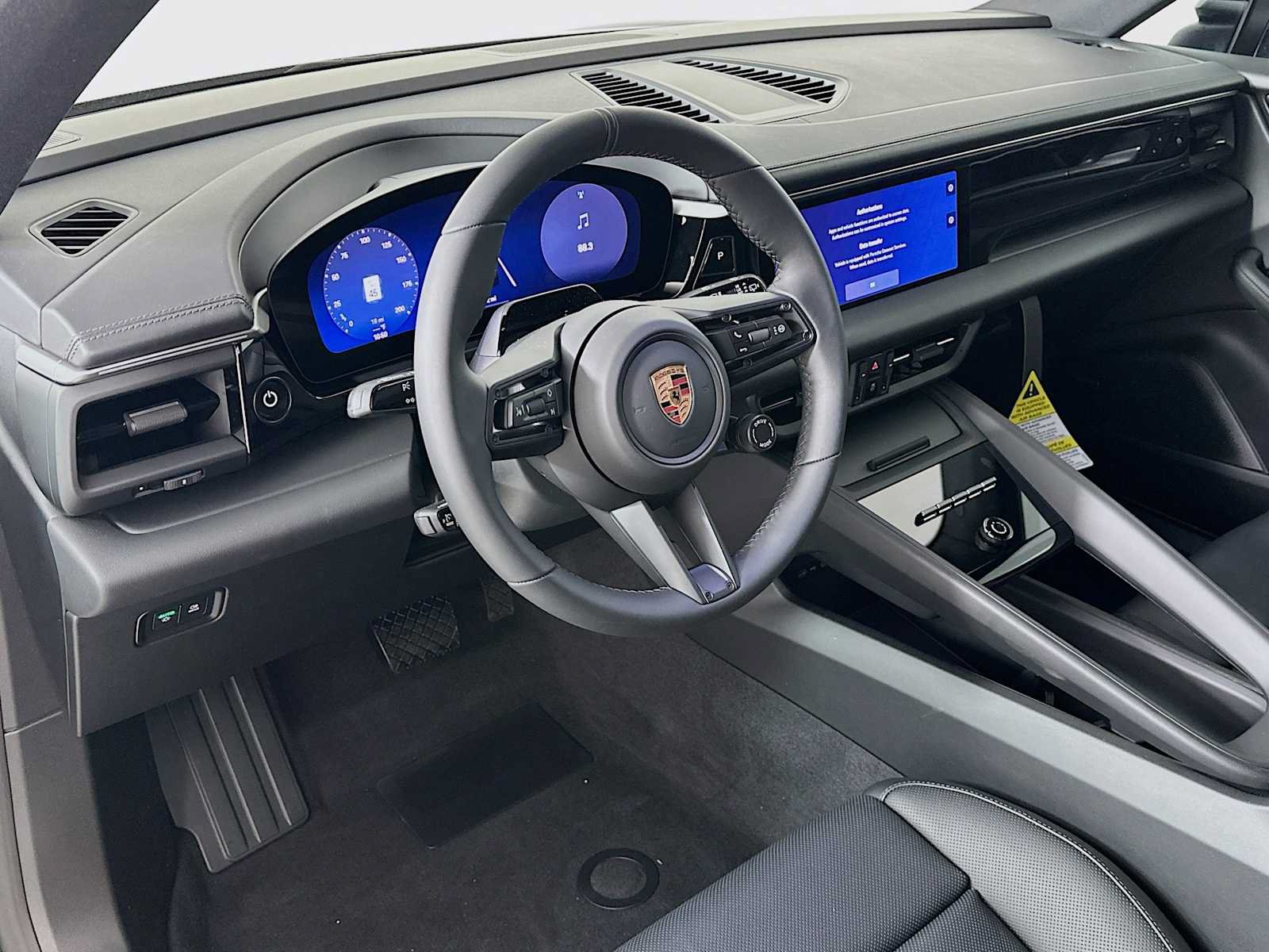 New 2026 Porsche Macan Electric RWD image 4