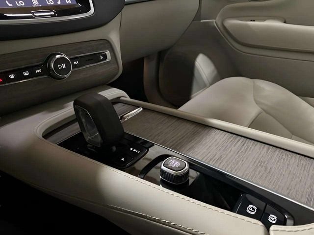 Used 2024 Volvo XC90 B6 Core AWD/4WD image 90