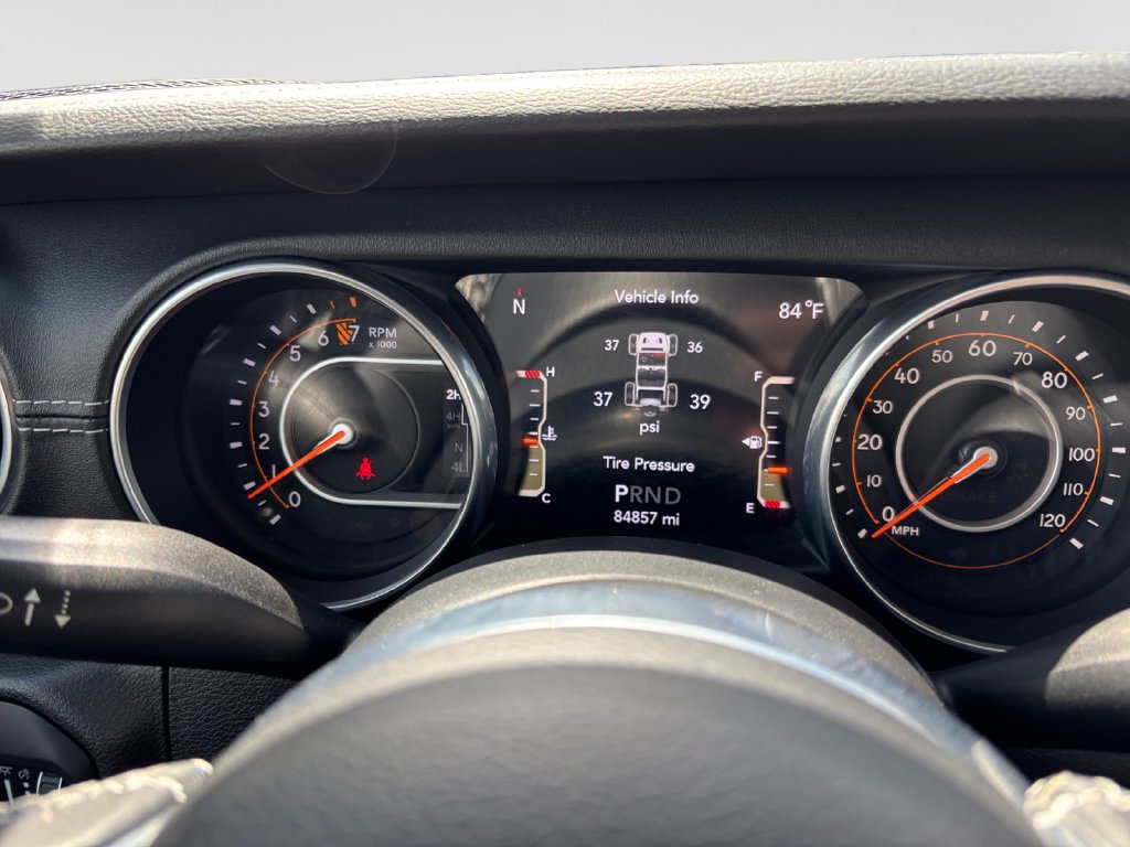 Used 2018 Jeep Wrangler Unlimited Sahara w/ Dual Top Group AWD/4WD image 16