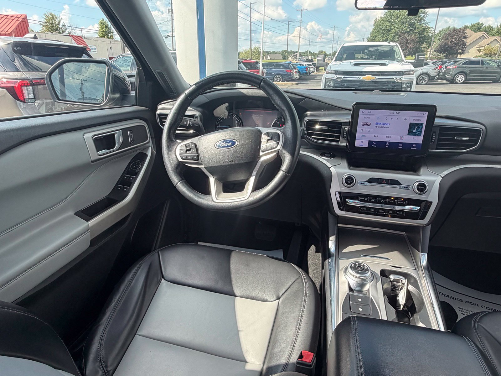 Used 2022 Ford Explorer XLT w/ Equipment Group 202A AWD/4WD image 34
