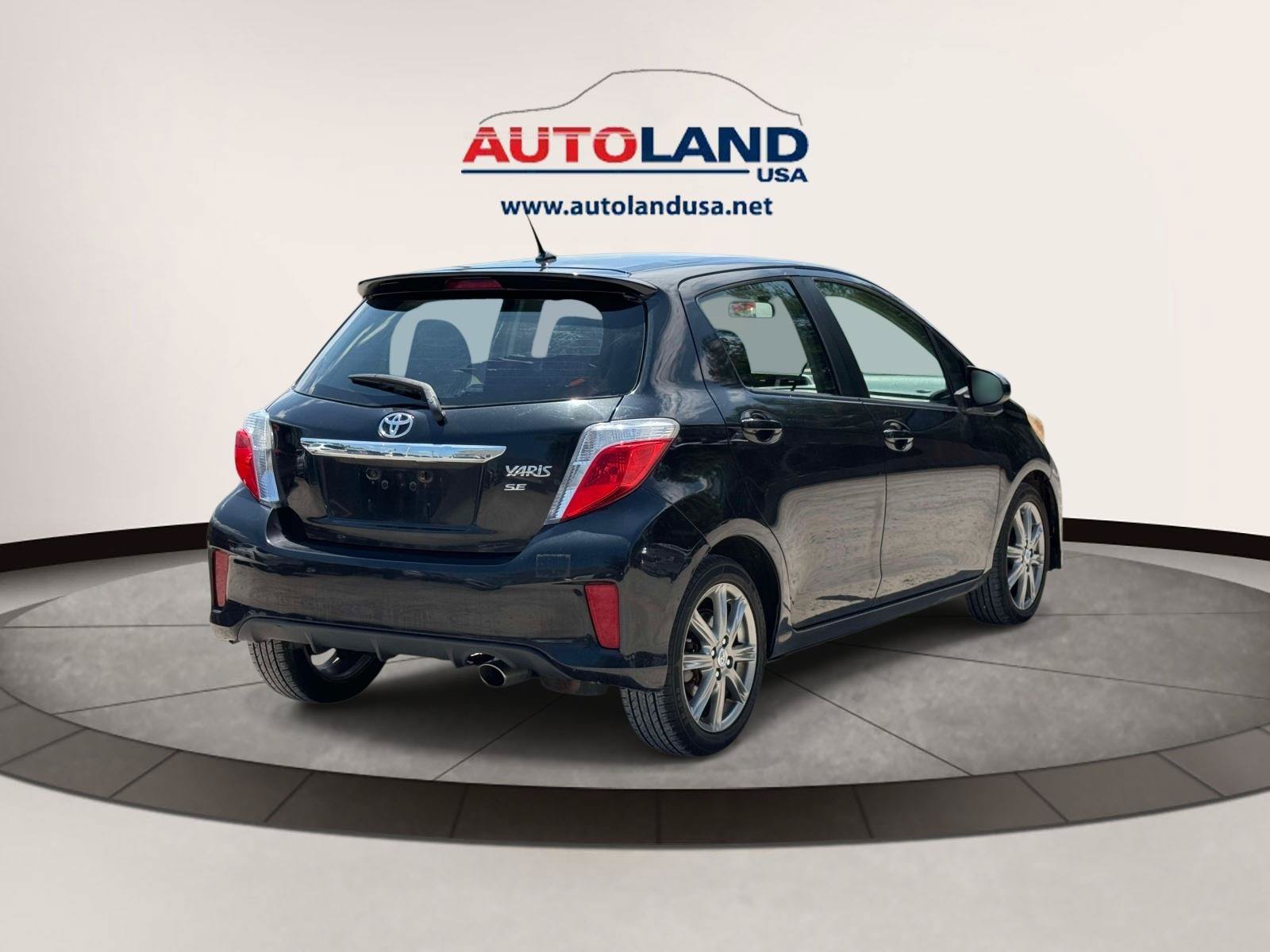 Used 2012 Toyota Yaris SE FWD image 4