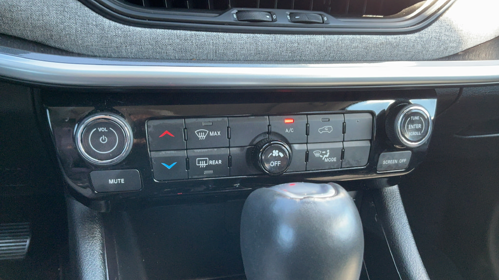 Used 2022 Jeep Compass Latitude w/ Sun and Sound Group FWD image 16