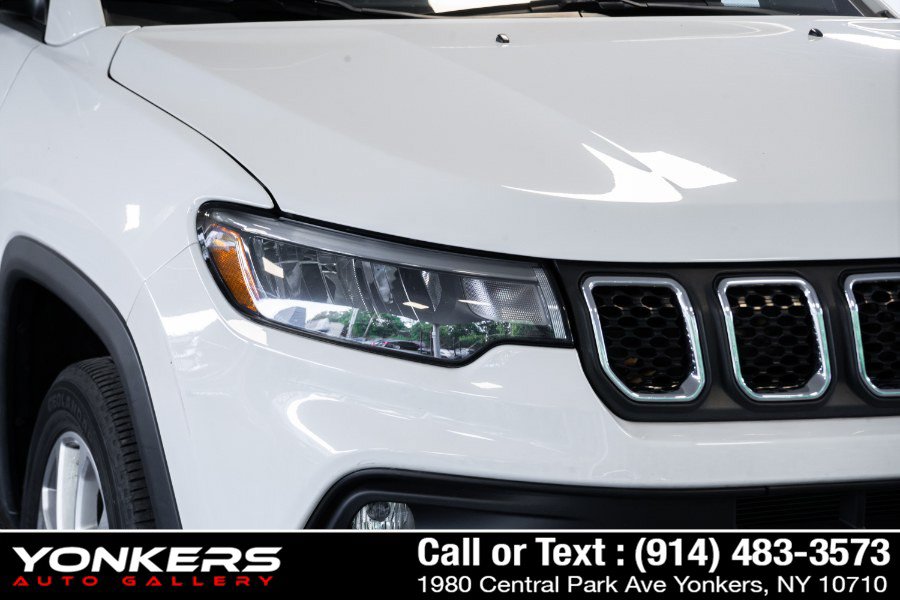 Used 2023 Jeep Compass Latitude w/ Sun and Sound Group AWD/4WD image 41