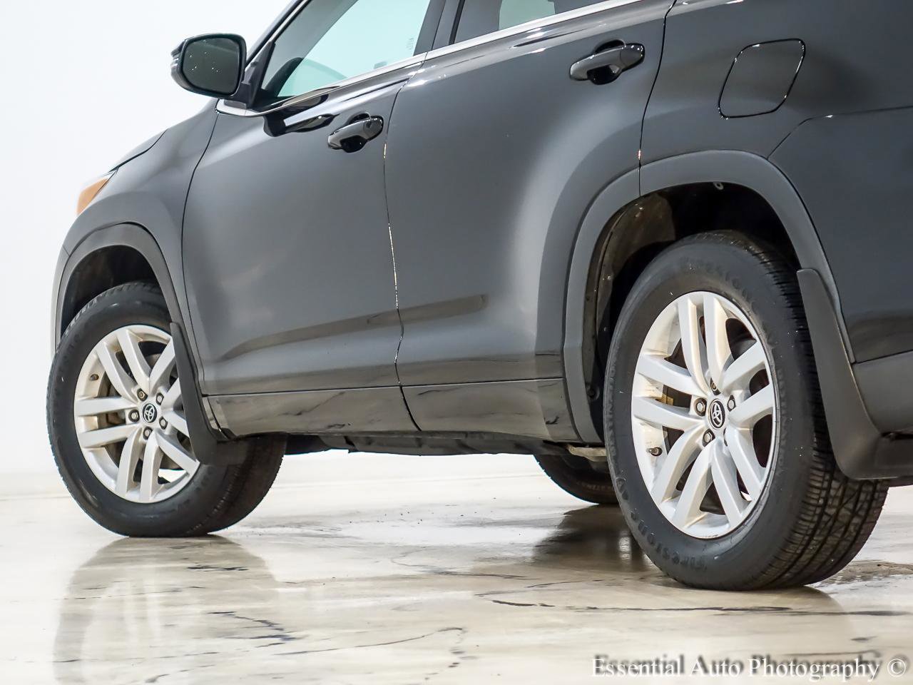 Used 2016 Toyota Highlander LE AWD/4WD image 11