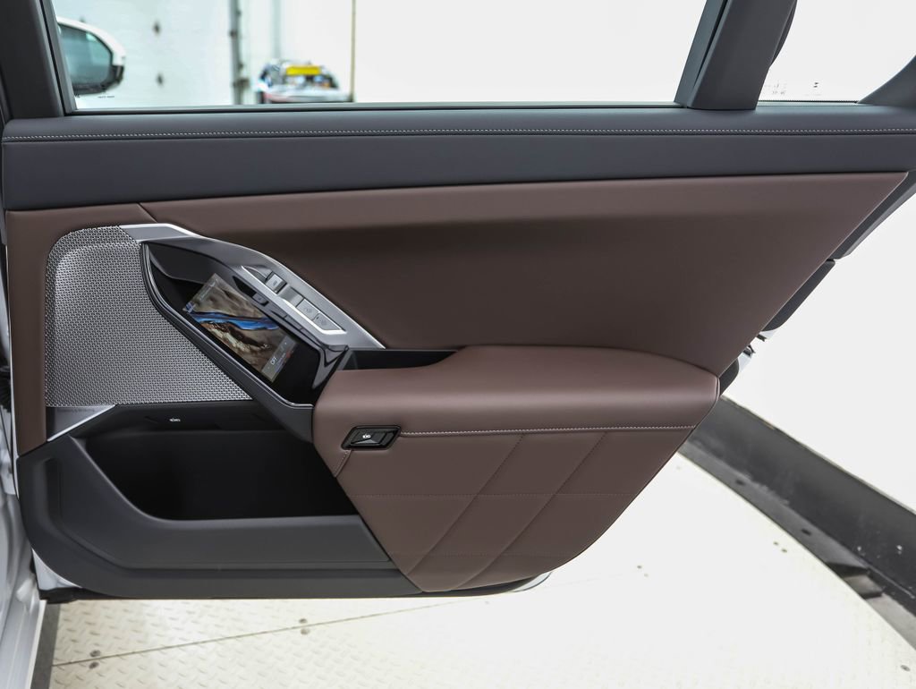 New 2026 BMW 740i xDrive w/ Premium Package image 26