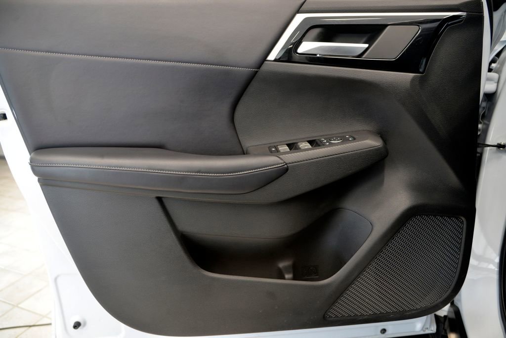 Used 2023 Mitsubishi Outlander SE Black Edition image 14