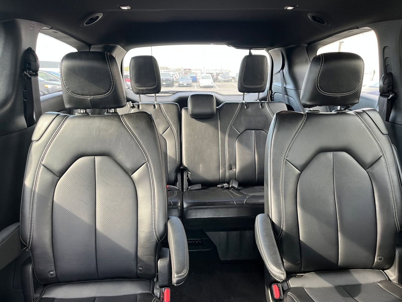 Used 2025 Chrysler Pacifica Select image 41