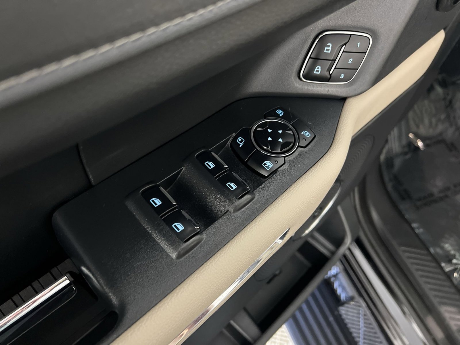 Used 2023 Ford Expedition Max Limited image 15