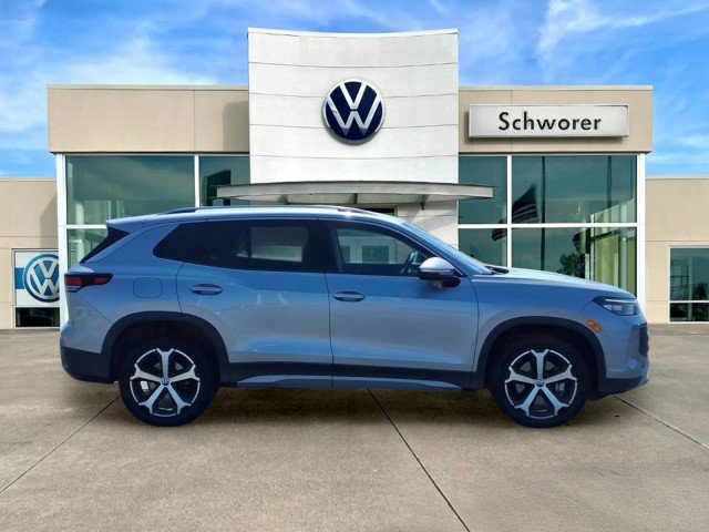 Certified 2025 Volkswagen Tiguan SE AWD/4WD image 5