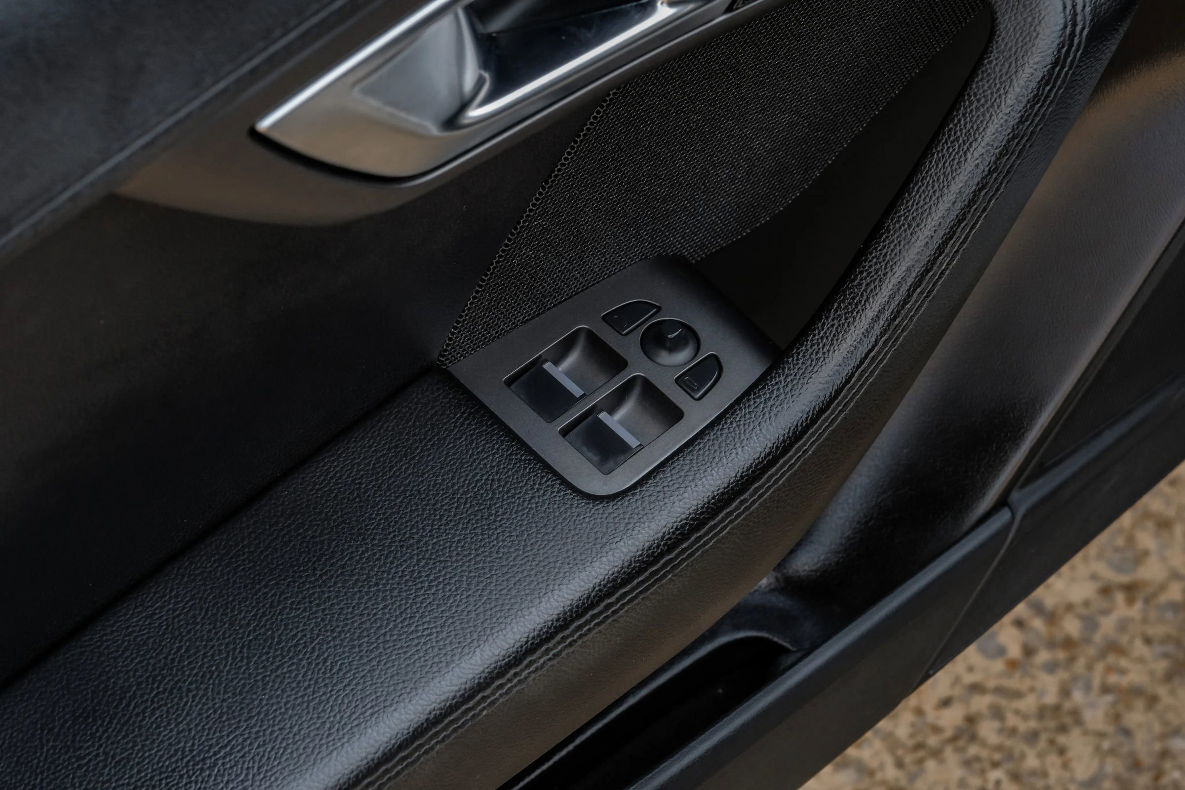 Used 2017 Jaguar F-TYPE Coupe image 33