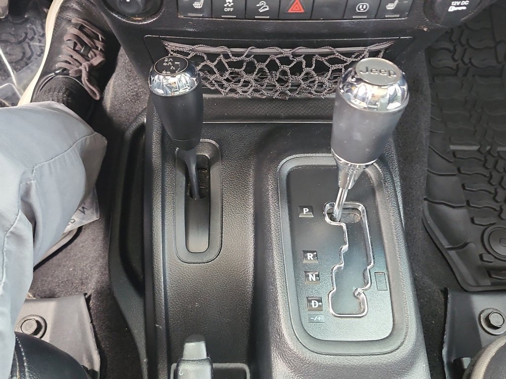 Used 2017 Jeep Wrangler Unlimited Sahara image 26