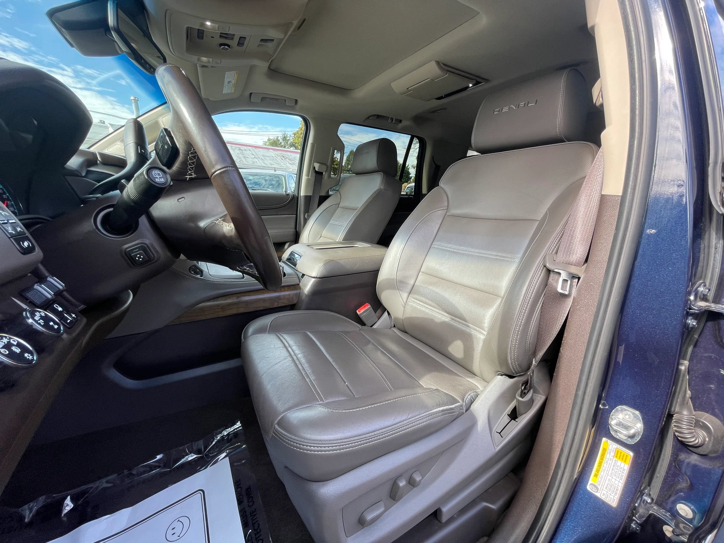 Used 2018 GMC Yukon Denali w/ Open Road Package AWD/4WD image 11