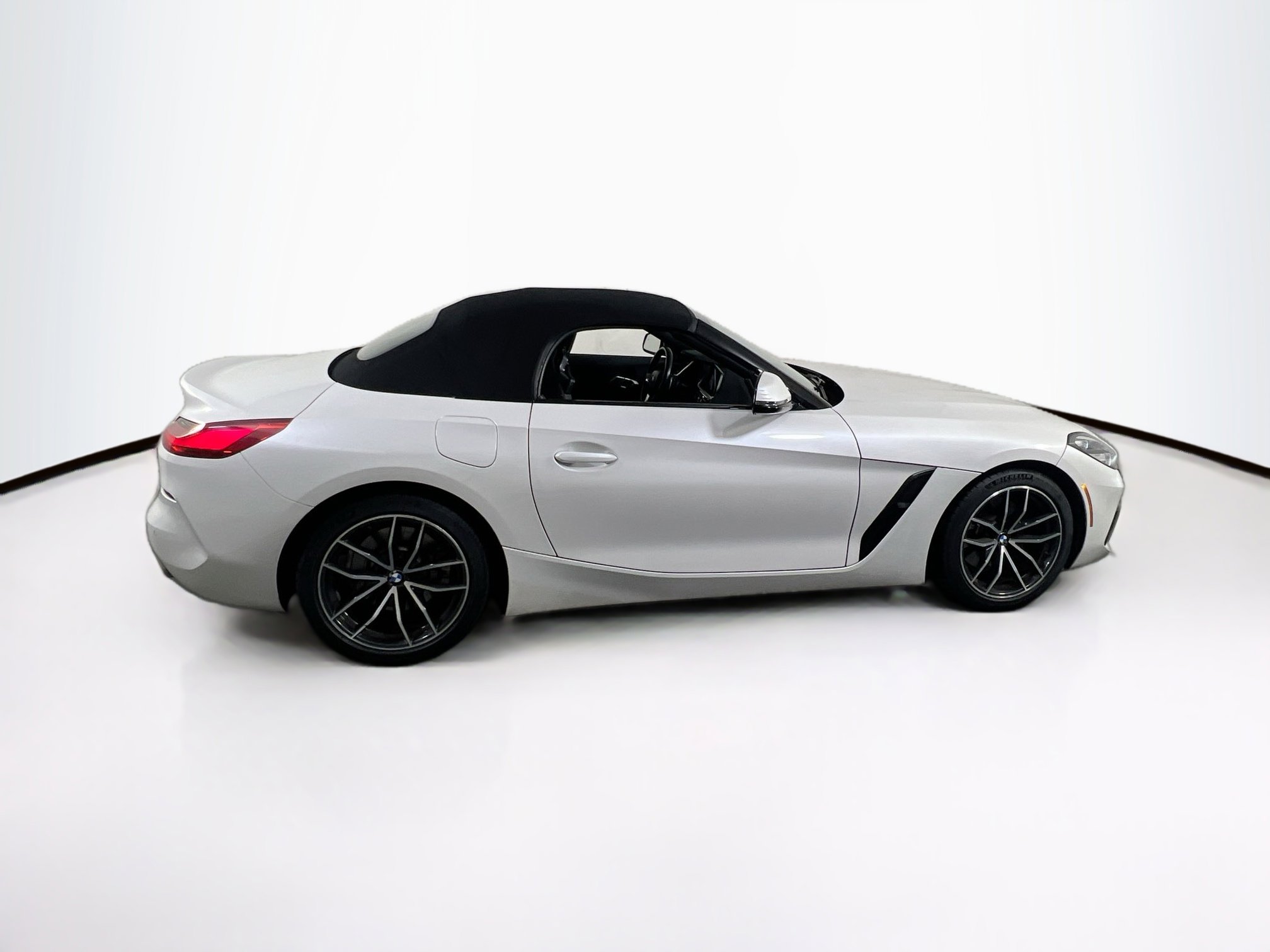Used 2022 BMW Z4 sDrive30i w/ Driving Assistance Package image 4
