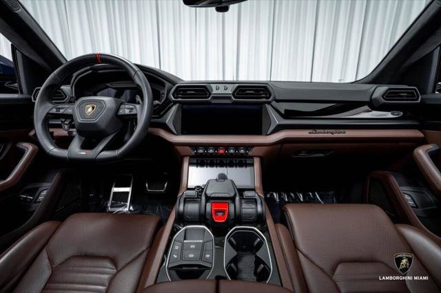 Used 2025 Lamborghini Urus SE image 33
