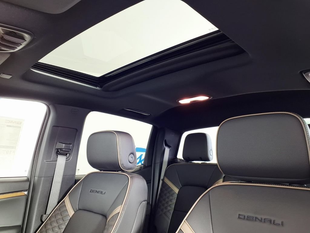 New 2026 GMC Canyon Denali w/ LPO, Denali Black Edition AWD/4WD image 13