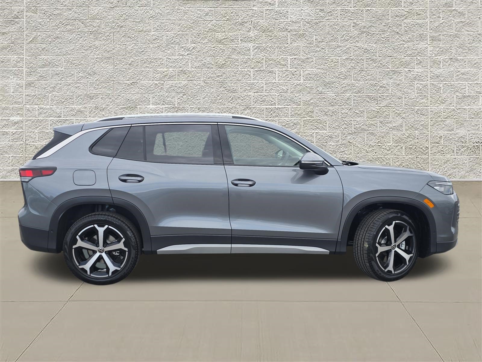 New 2026 Volkswagen Tiguan SE AWD/4WD image 8