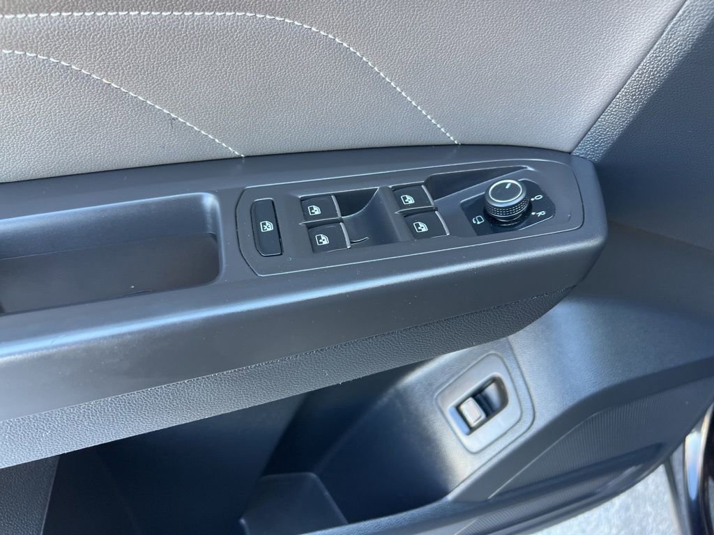 Certified 2023 Volkswagen Atlas Cross Sport SEL Premium R-Line image 32