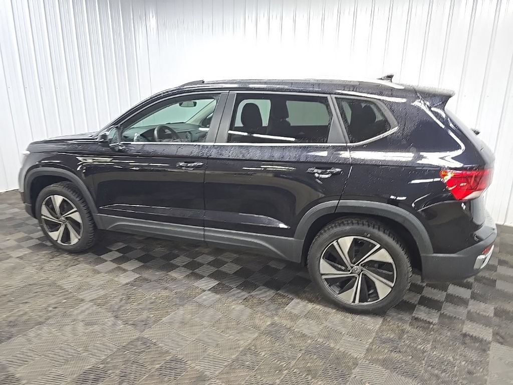 Used 2023 Volkswagen Taos SE AWD/4WD image 4