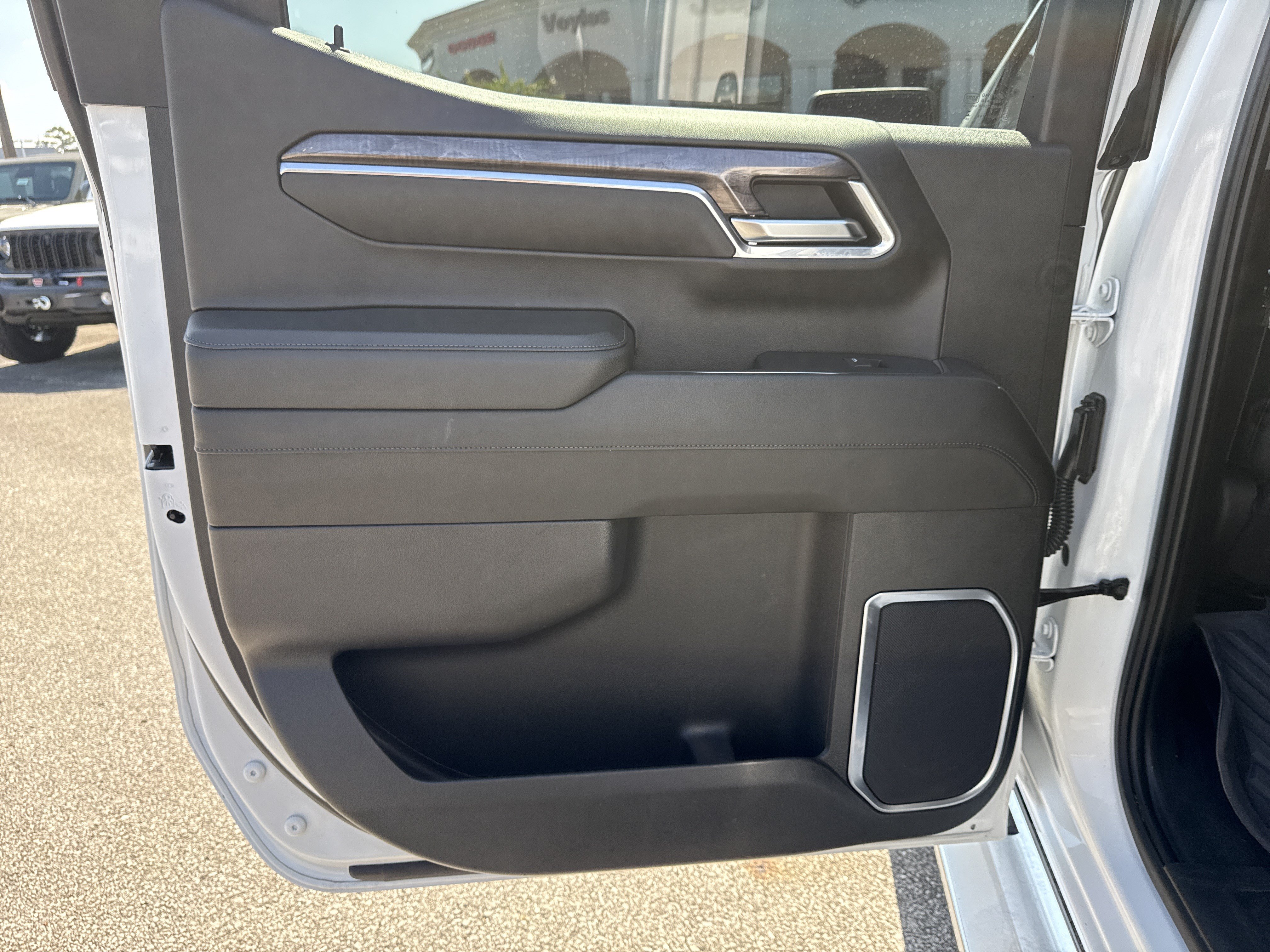 Used 2024 Chevrolet Silverado 1500 LTZ AWD/4WD image 21