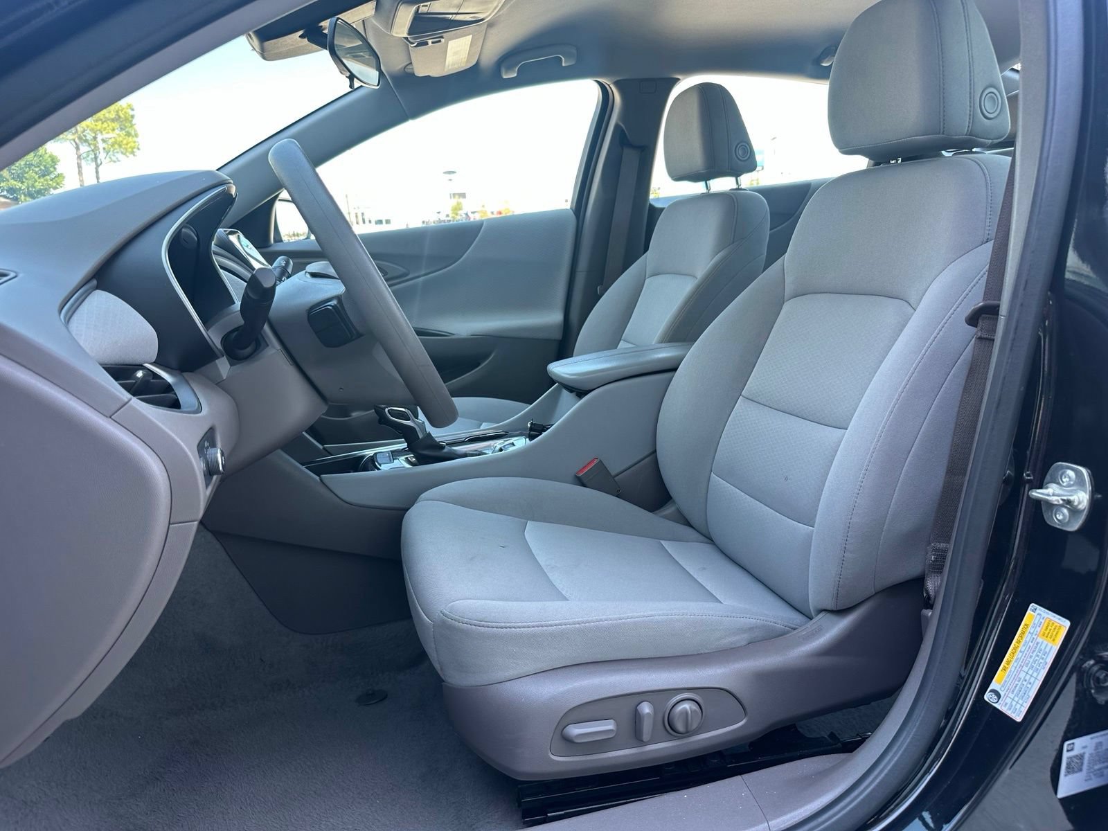 Used 2025 Chevrolet Malibu LT FWD image 14