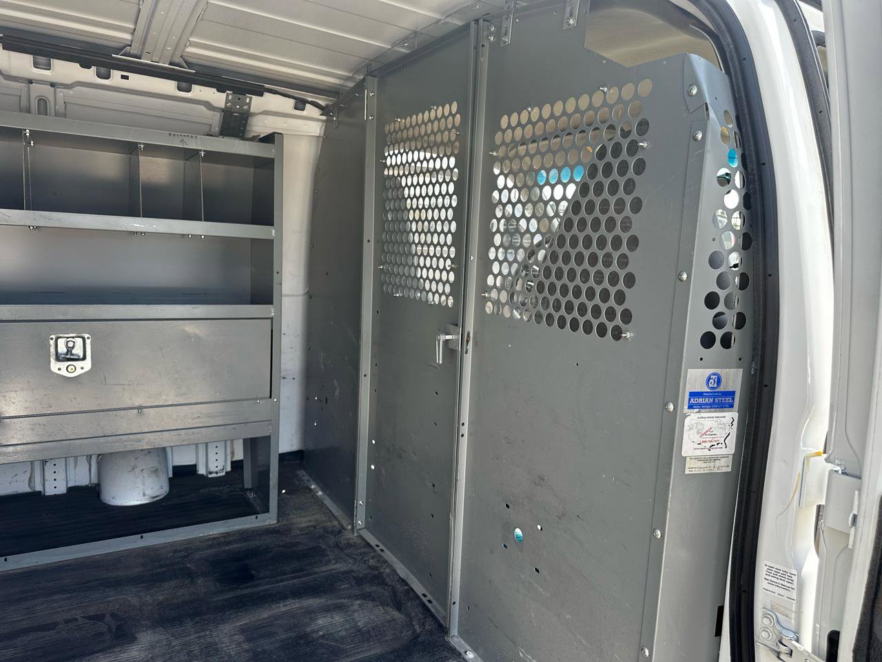 Used 2001 Chevrolet Express 1500 RWD image 21