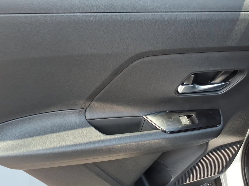 New 2026 Nissan Kicks SR FWD image 9