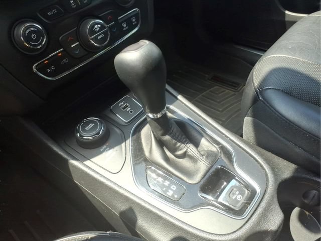 Used 2019 Jeep Cherokee Limited AWD/4WD image 19