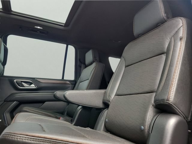 Used 2024 Chevrolet Suburban High Country AWD/4WD image 22