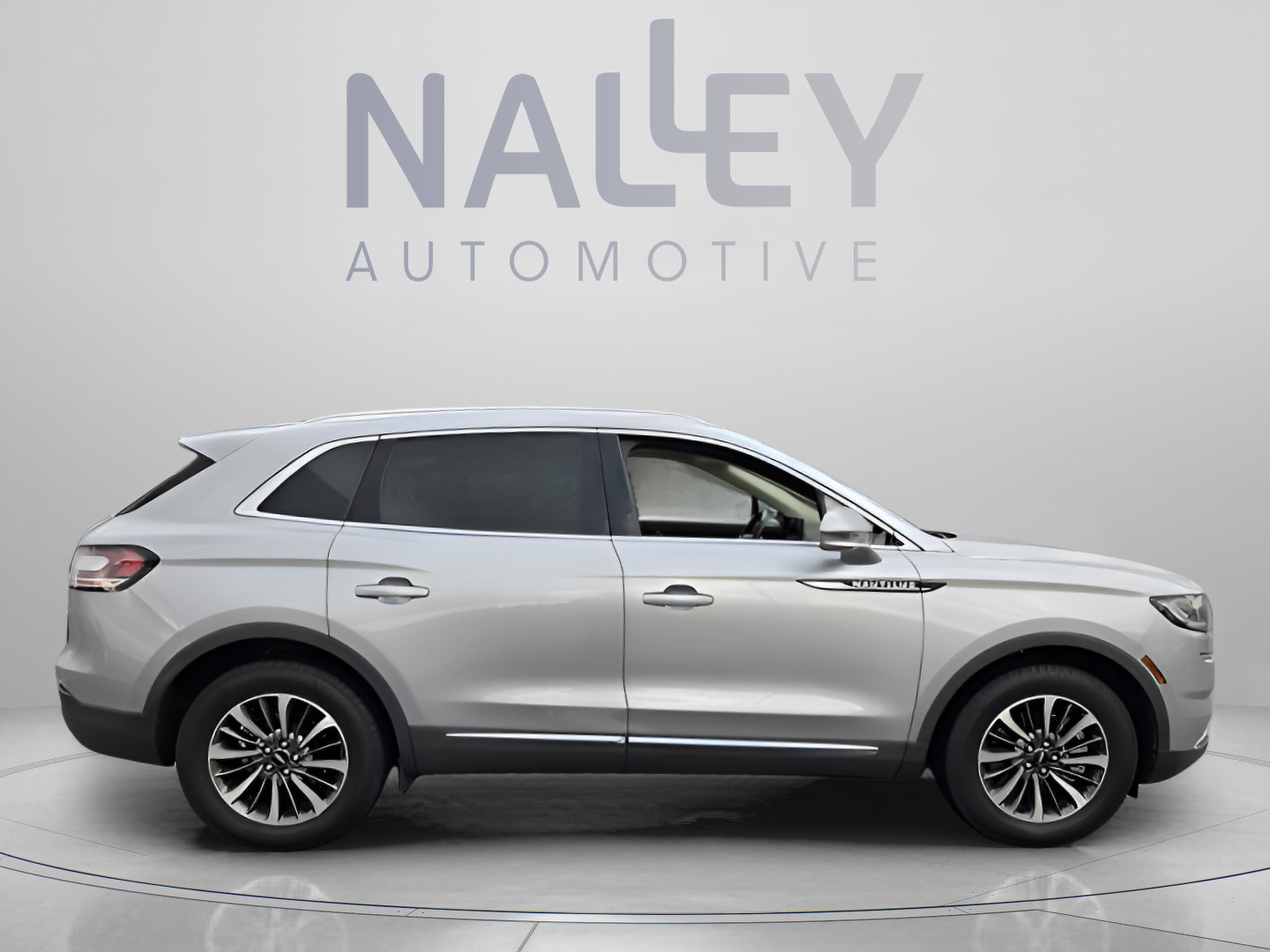 Used 2023 Lincoln Nautilus FWD w/ Premium Package image 6