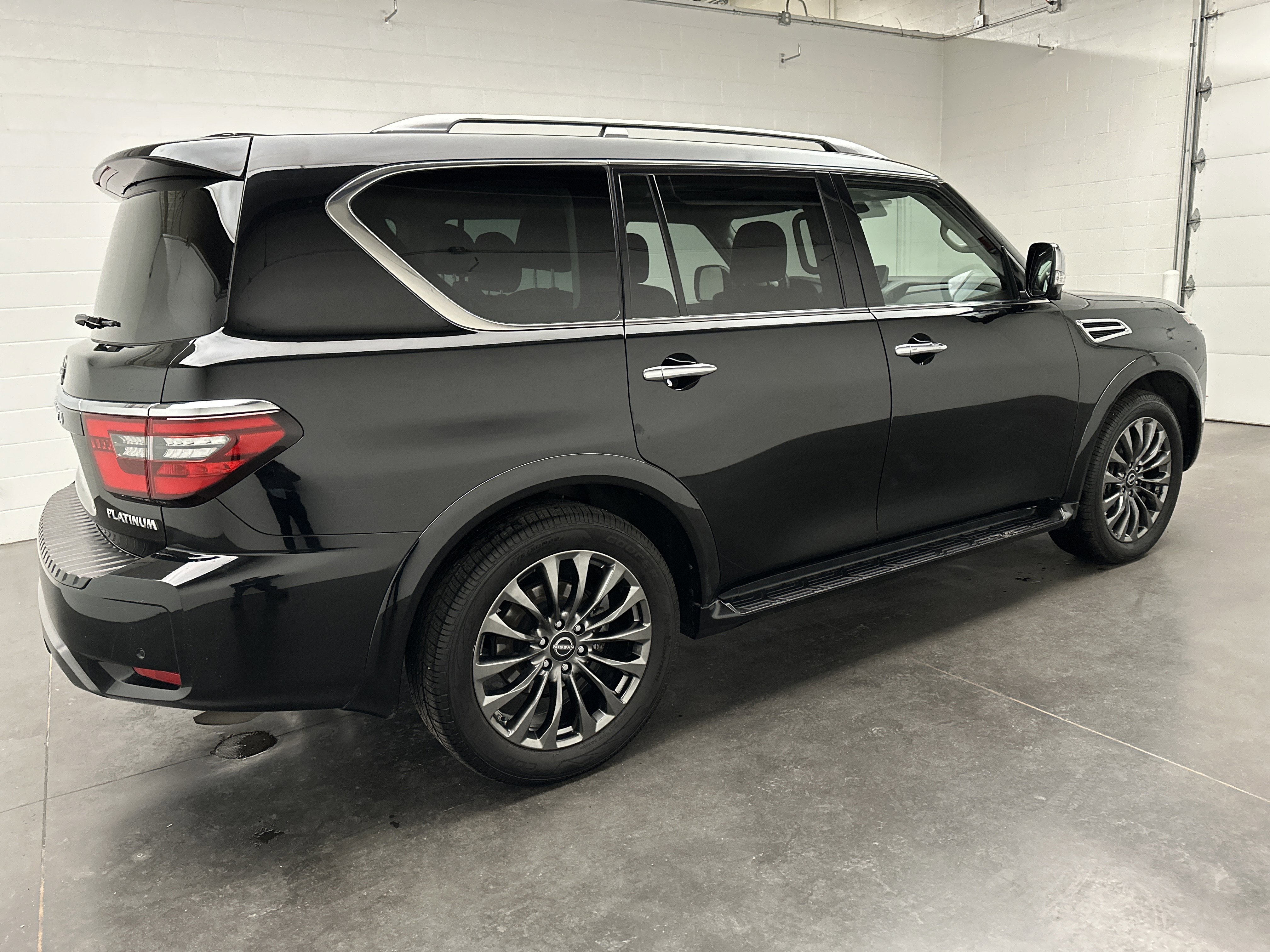 Used 2023 Nissan Armada Platinum image 11