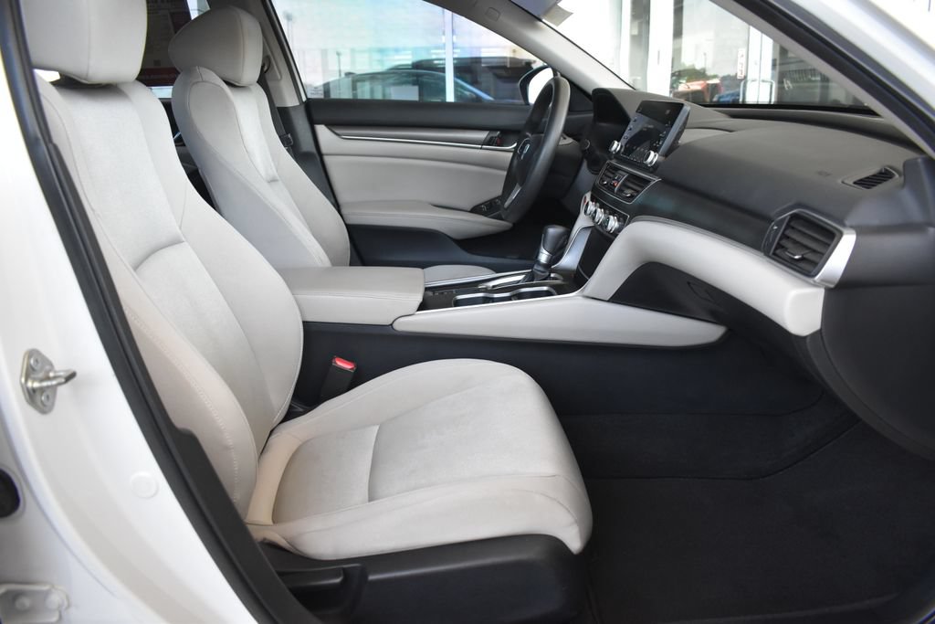 Used 2018 Honda Accord LX image 4