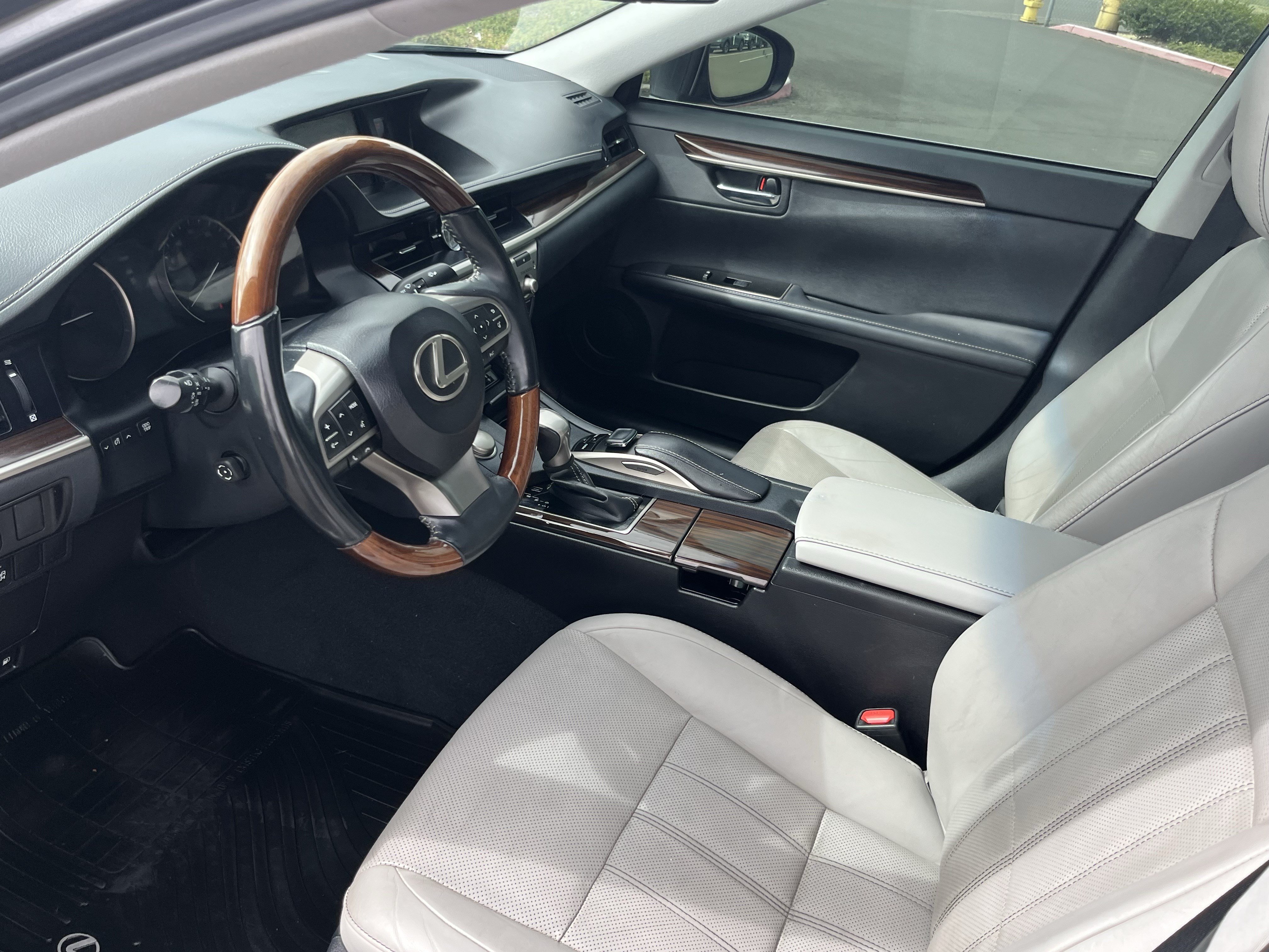 Used 2016 Lexus ES 350 w/ Luxury Package w/Wood Trim FWD image 9