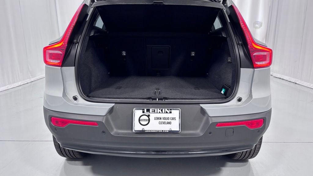 Certified 2026 Volvo XC40 B5 Plus AWD/4WD image 28
