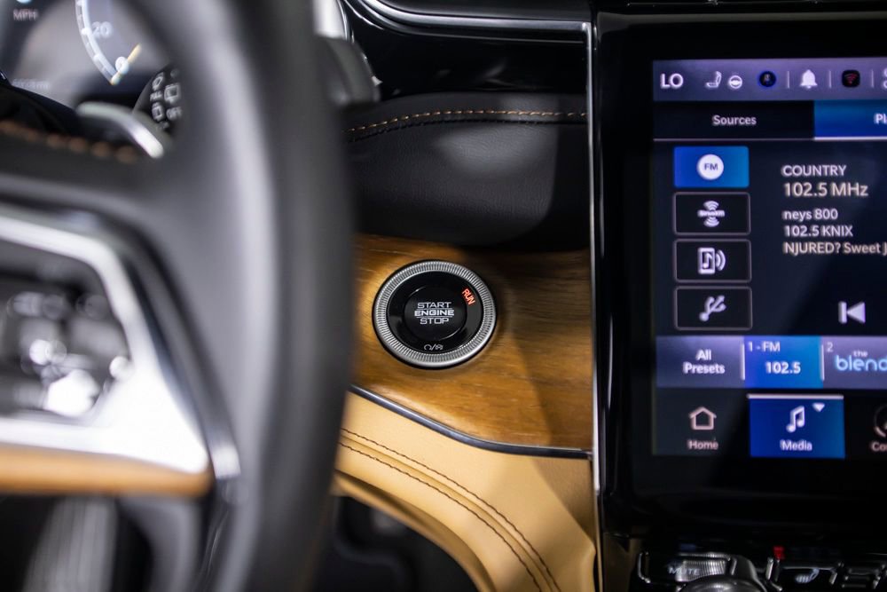 Used 2025 Jeep Grand Cherokee L Summit AWD/4WD image 31