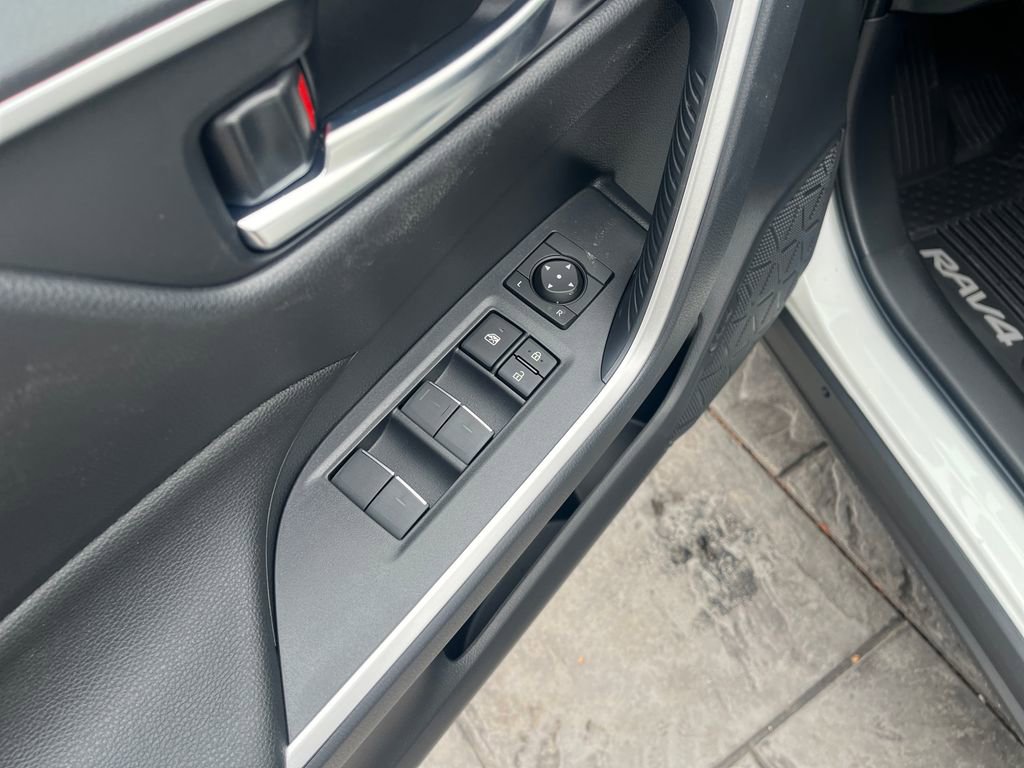 New 2025 Toyota RAV4 SE image 12