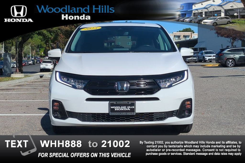 Used 2025 Honda Odyssey Touring image 2