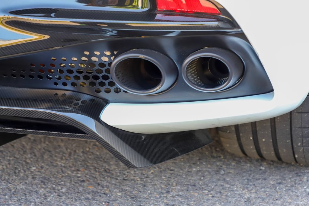 Used 2019 Aston Martin DBS Superleggera RWD image 16