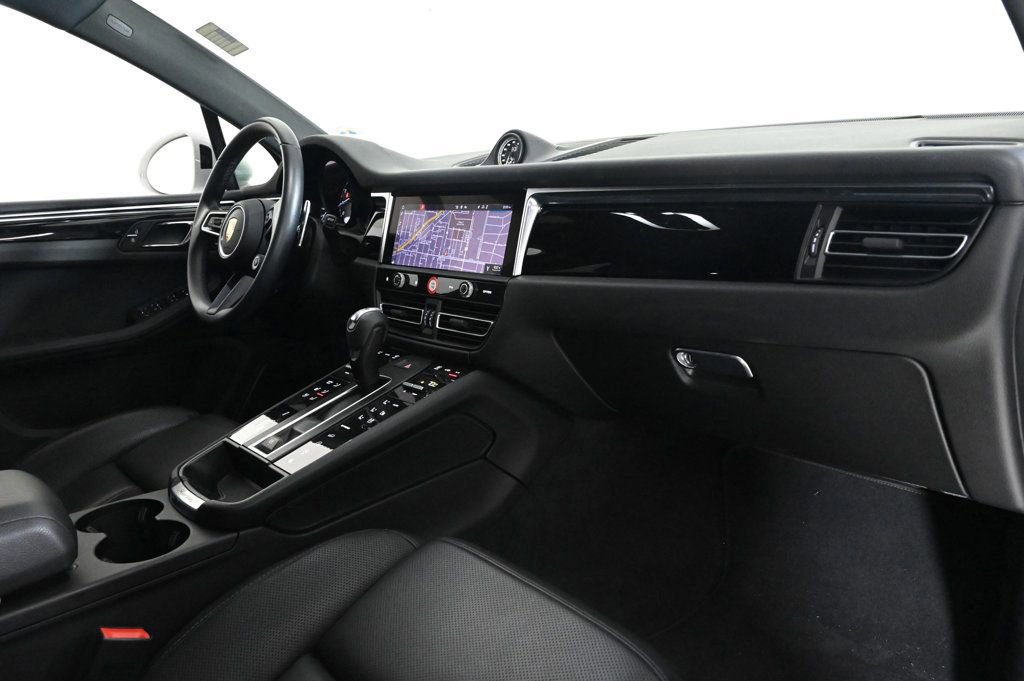 Certified 2022 Porsche Macan S image 18