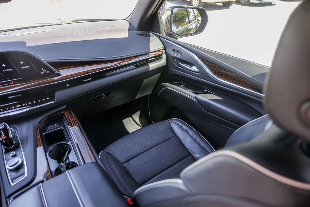 Used 2023 Cadillac Escalade Premium Luxury image 30