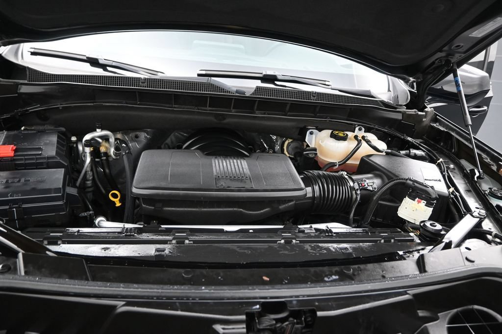 Used 2023 Chevrolet Suburban LT RWD image 17