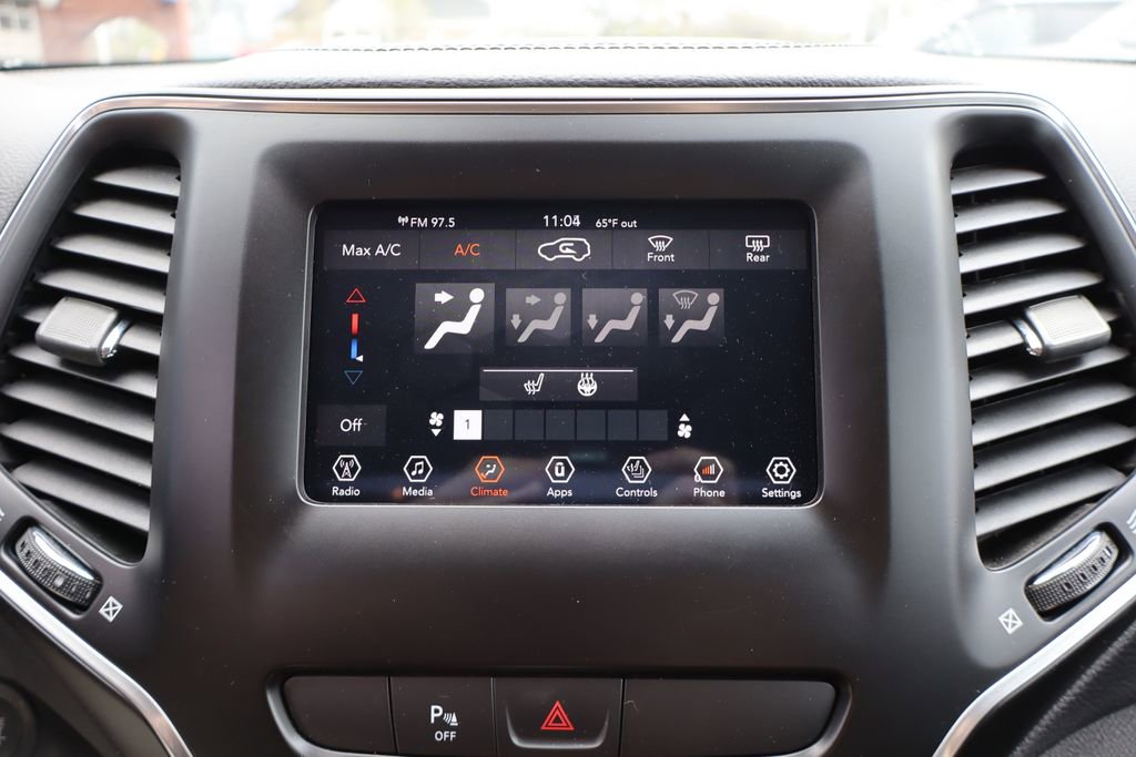 Used 2020 Jeep Cherokee Latitude Plus w/ Cold Weather Group AWD/4WD image 19