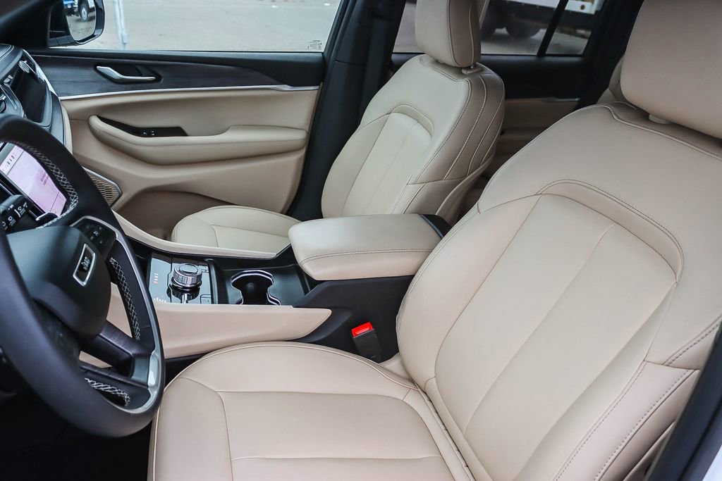 Used 2023 Jeep Grand Cherokee 4WD 4xe image 43