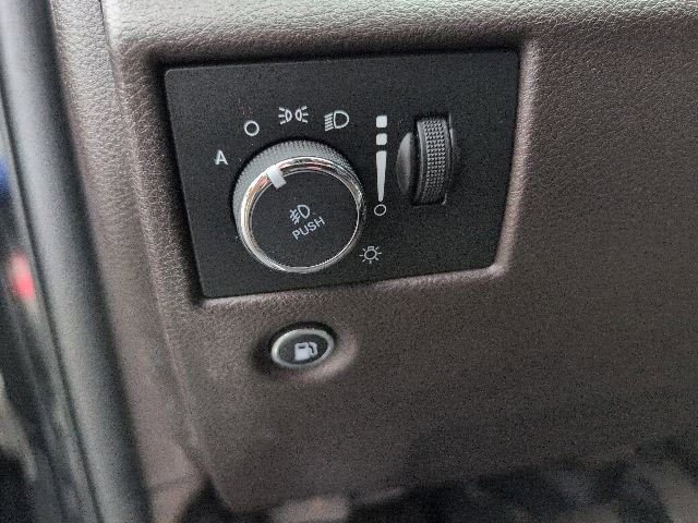 Used 2019 Jeep Grand Cherokee Overland AWD/4WD image 16
