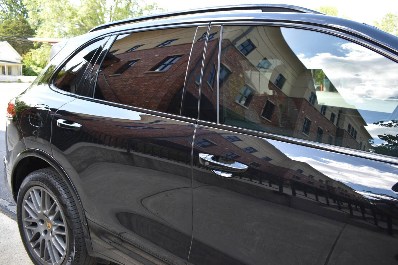 Used 2018 Porsche Cayenne Platinum Edition AWD/4WD image 38