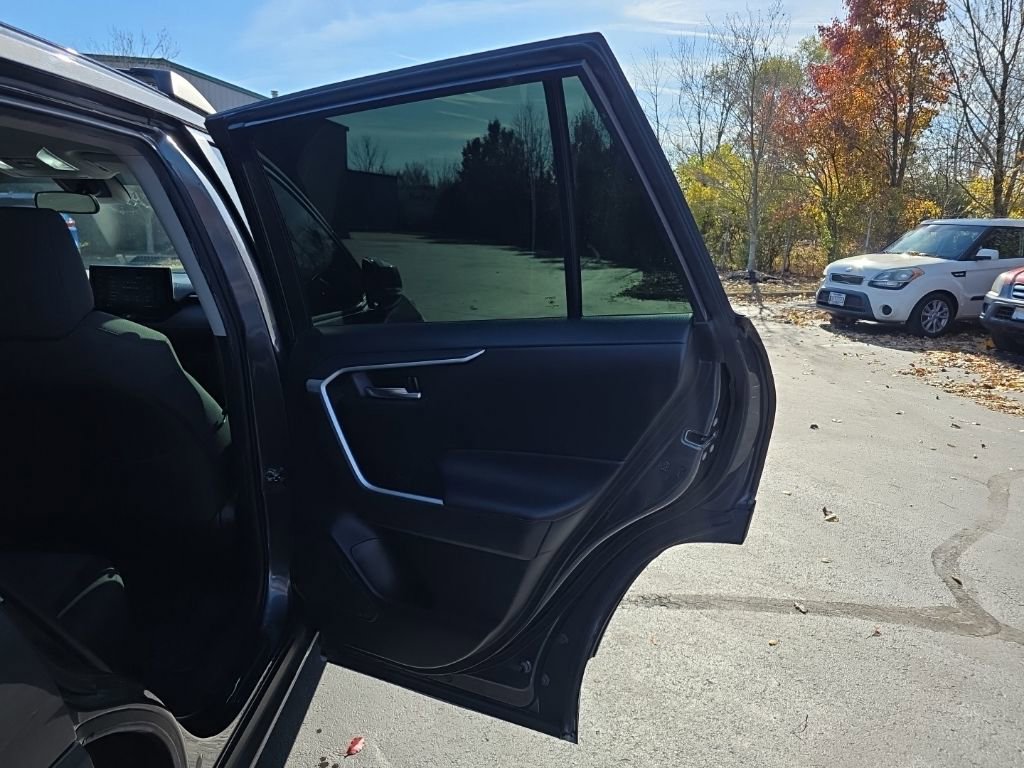 Used 2021 Toyota RAV4 XLE image 37