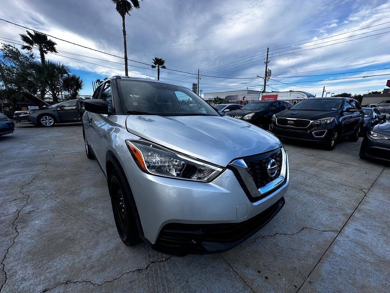 Used 2020 Nissan Kicks S FWD image 5