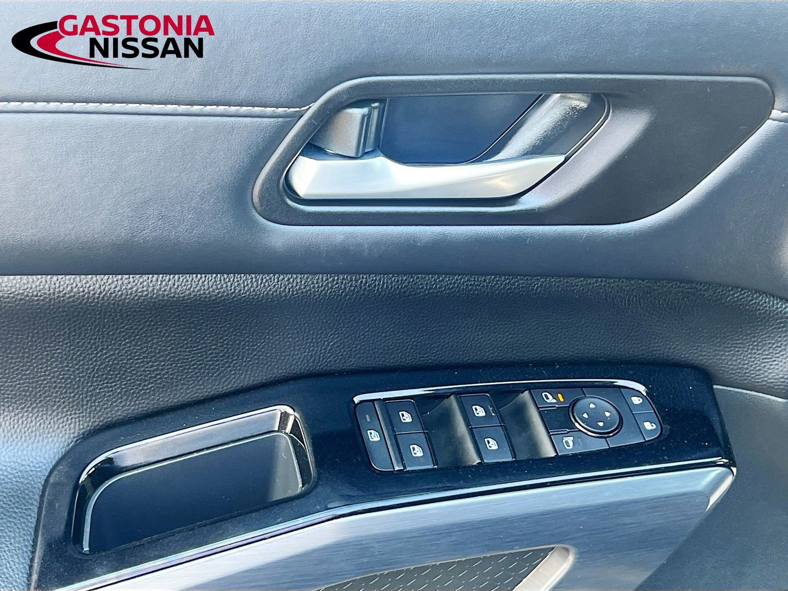 Used 2025 Nissan Pathfinder SL image 23