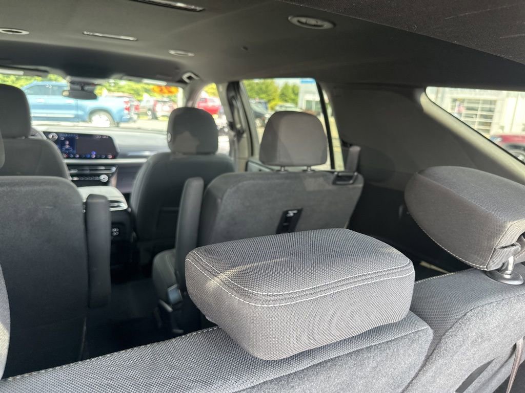 Used 2025 Chevrolet Traverse LT w/ Midnight/Sport Edition image 14