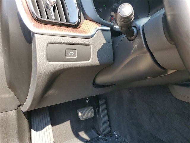 Used 2025 Volvo XC60 B5 Ultra w/ Protection Package Premier image 18